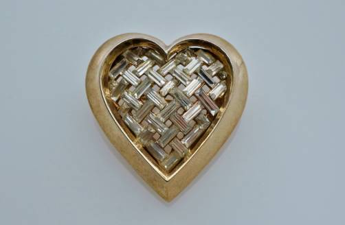 Trifari heart brooch by Alfred Philippe, medium in gold gilt, 1951, American